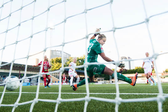 Piteås målvakt Hilda Carlén släpper in 6-1 av