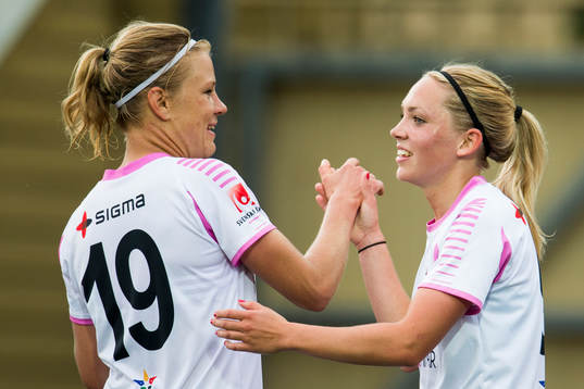 Rosengårds Elin Rubensson (th) jublar