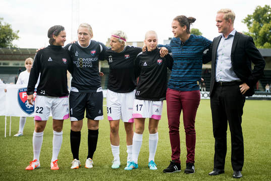 Rosengårds Katleen Radtke, målvakt Thora Helgadottir,