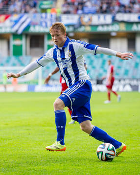 IFK Göteborgs Sam Larsson fintar inlägg med högerklacken