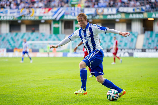 IFK Göteborgs Sam Larsson fintar inlägg med högerklacken
