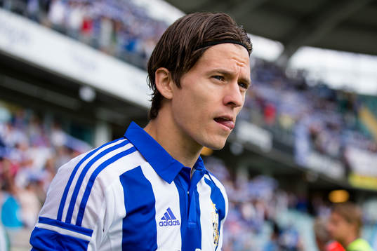IFK Göteborgs Lasse Vibe på väg ut till fotbollsmatchen