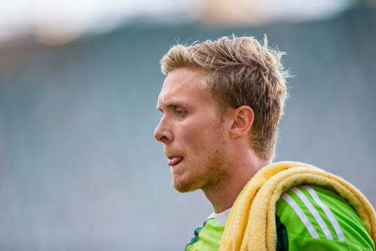 IFK Göteborgs målvakt Marcus Sandberg lämnar deppig