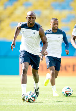 Frankrikes Moussa Sissoko och Patrice Evra