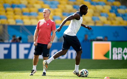 Frankrikes Blaise Matuidi och förbundskapten Didier