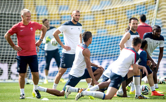 Frankrikes Karim Benzema och förbundskapten Didier