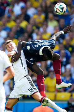 Tysklands Toni Kroos och Frankrikes Paul Pogba