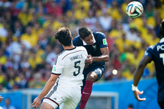 Tysklands Mats Hummels gör 1-0