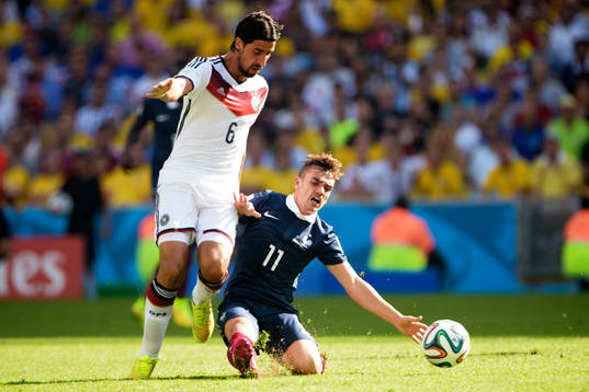 Frankrikes Antoine Griezmann och Tysklands Sami Khedira