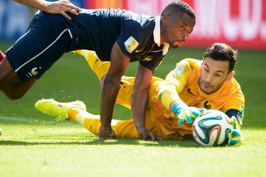 Frankrikes Patrice Evra och målvakt Hugo Lloris