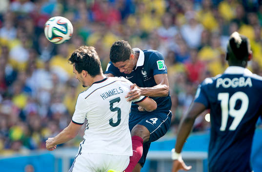 Tysklands Mats Hummels gör 1-0