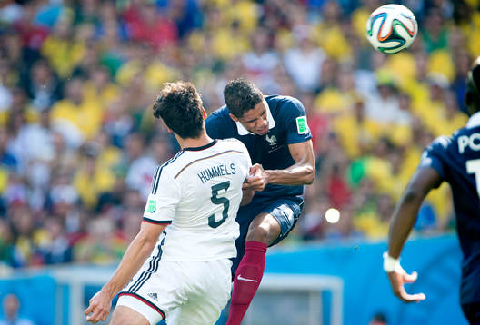 Tysklands Mats Hummels gör 1-0