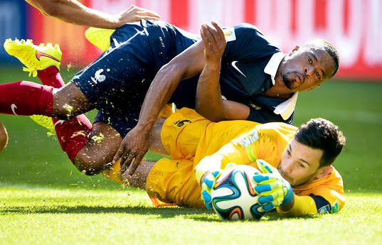 Frankrikes Patrice Evra och målvakt Hugo Lloris