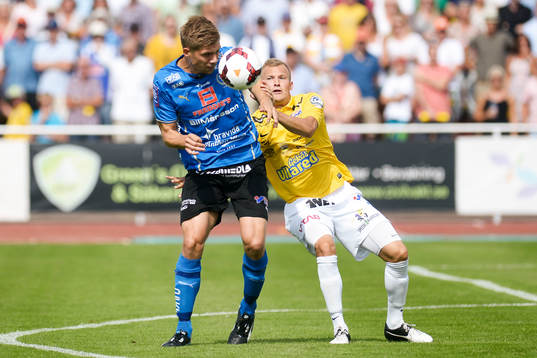Falkenbergs Rasmus Sjöstedt och Halmstads Mikael Boman
