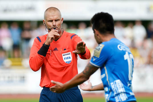 Michael Lerjeus, domare och Halmstads Antonio Rojas