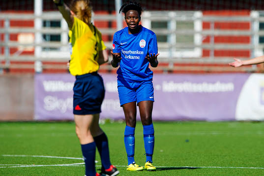 Eskilstunas Gaelle Enganamouit  är upprörd på domaren