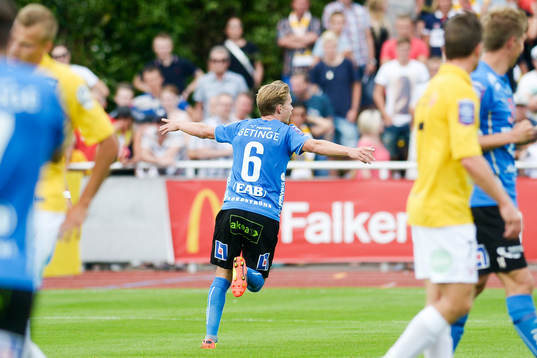 Halmstads Johan Blomberg jublar