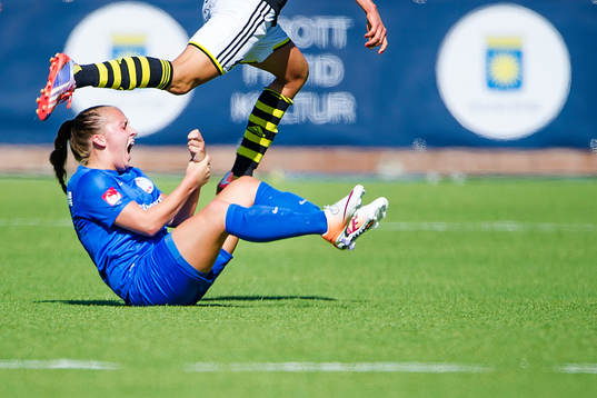 Eskilstunas Rebecca Mellqvist skadas och får bytas ut