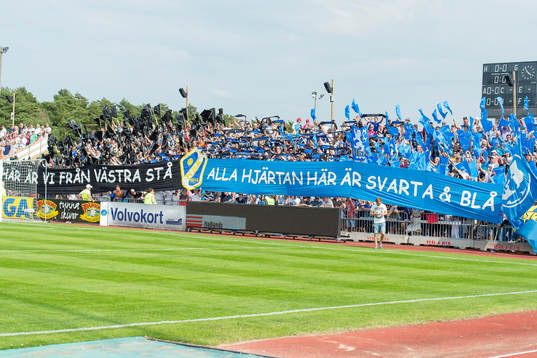 Halmstads supportrar före fotbollsbollmatchen i