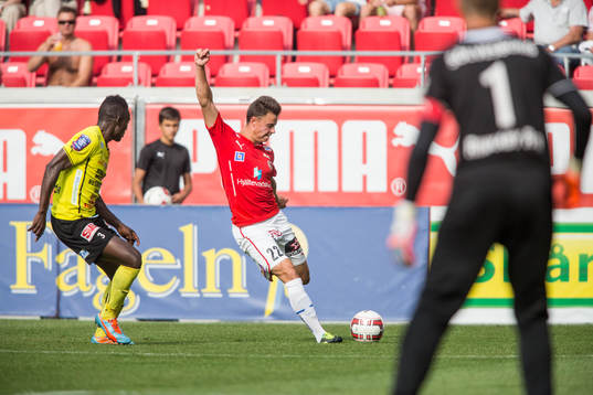Mjällbys Gebenga Arokoyo och Kalmars Melker Hallberg