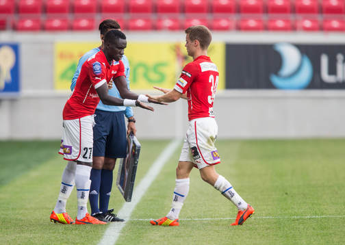 Kalmars Papa Alioune Diouf blir inbytt och Kalmars Måns