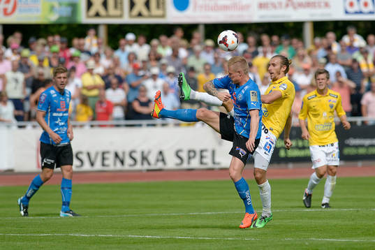 Halmstads Gudjón Baldvinsson och Falkenbergs Tobias