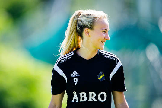 AIKs Emma Lundh värmer upp