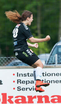 Kristianstads Marija Basunic har gjort 0-1 och jublar i