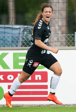 Kristianstads Marija Basunic har gjort 0-1 och jublar i