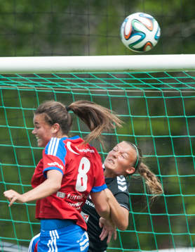 Systrarna nickduellerar, Kristianstads Olivia Welin och