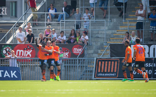 Norrköpings Alhaji Kamara gör 2-2 och jublar