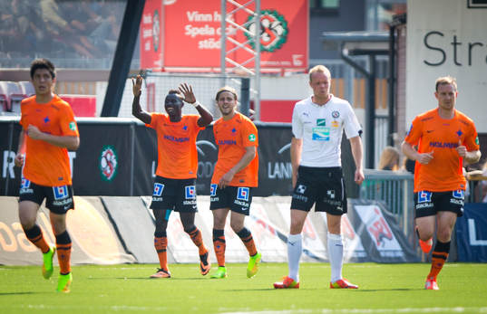 Norrköpings Alhaji Kamara gör 2-2 och jublar