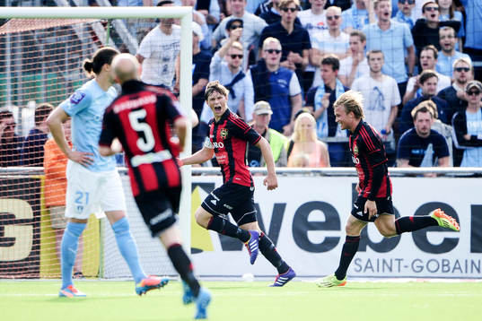 Brommapojkarnas Jesper Karlström jublar