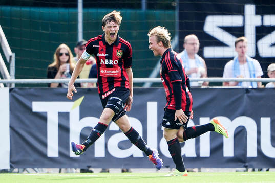 Brommapojkarnas Jesper Karlström jublar