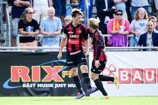 Brommapojkarnas Jesper Karlström jublar