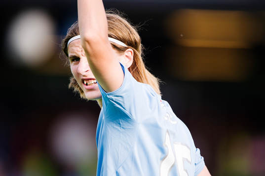 Malmö FFs Pawel Cibicki är arg på domaren