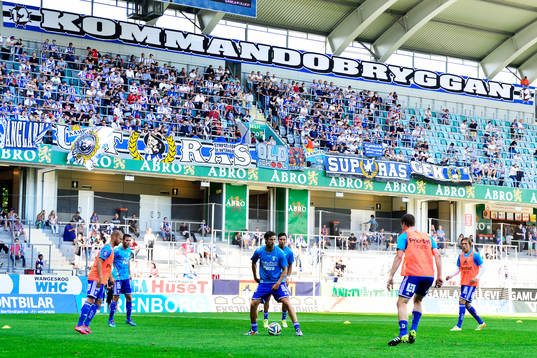 IFK Göteborgs Mattias Bjärsmyr  värmer upp