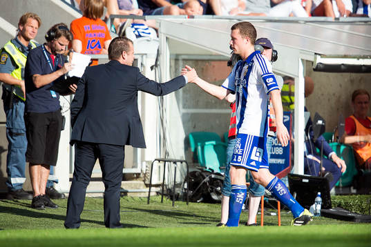 IFK Göteborgs tränare Mikael Stahre tackar Jakob Johansson