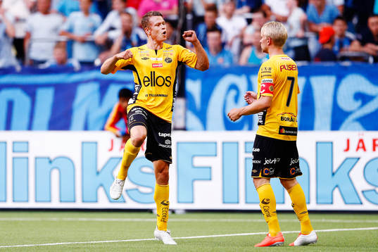 Elfsborgs Viktor Claesson (vänster) jublar