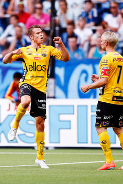 Elfsborgs Viktor Claesson (vänster) jublar