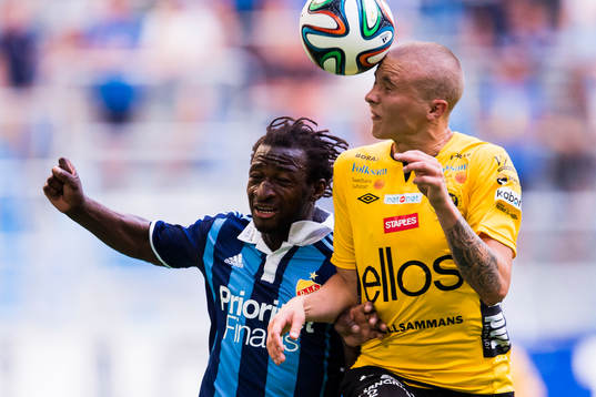 Djurgårdens Amadou Jawo och Elfsborgs Sebastian Holmén i