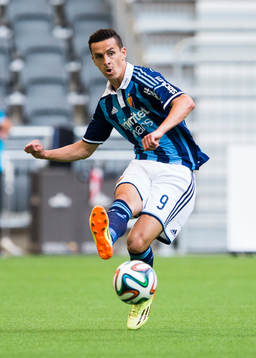 Djurgårdens Haris Radetinac med bollen