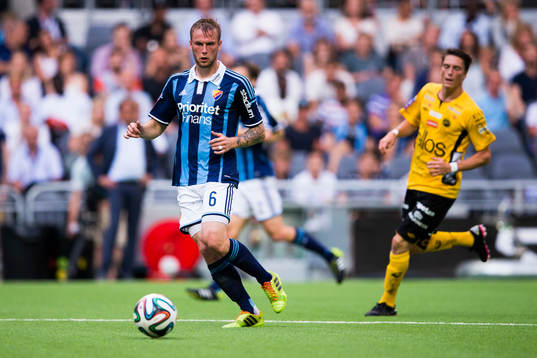 Djurgårdens Aleksander Faltsetas med bollen