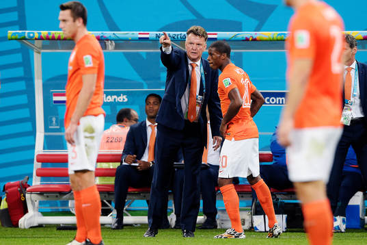 Hollands förbundskapten Louis van Gaal i diskussion med