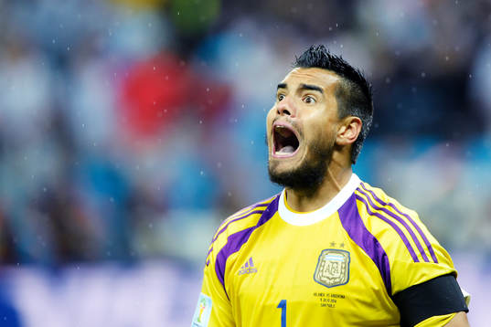 Argentinas målvakt Sergio Romero jublar