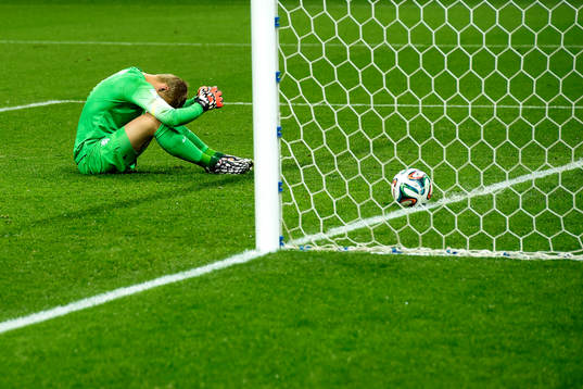 Hollands målvakt Jasper Cillessen deppar