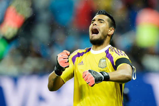 Argentinas målvakt Sergio Romero jublar