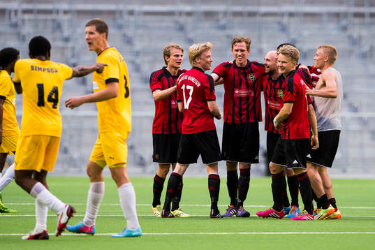 Brommapojkarnas Pontus Segerström (m) och hans lagkamrater
