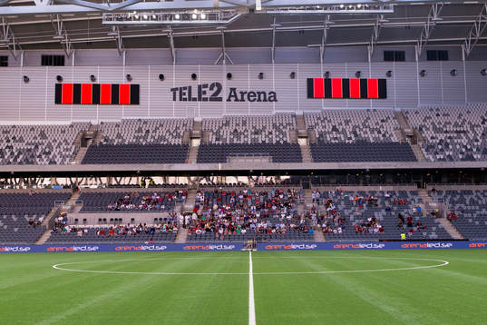 Brommapojkarnas supportrar på Tele2 Arena innan