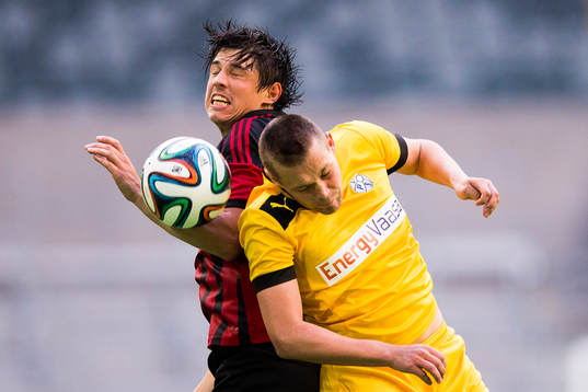 Brommapojkarnas Gabriel Petrovic i en nickduell med VPS